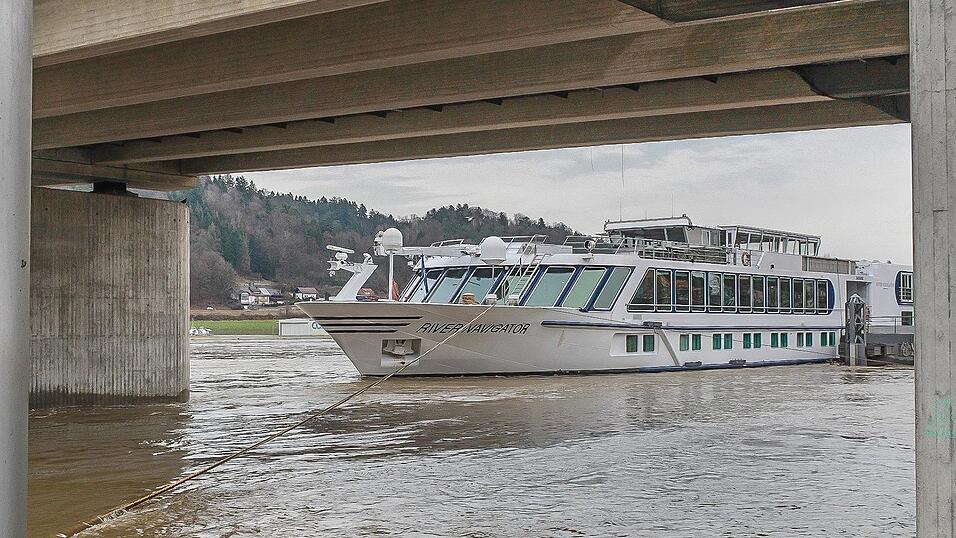 Auch in Vilshofen stieg die Donau &uuml;ber die Ufer.