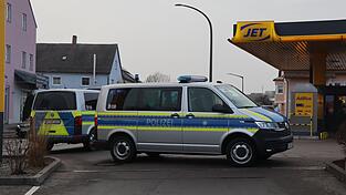 In Ostbayern sucht die Polizei an f&uuml;nf Orten Beweise.