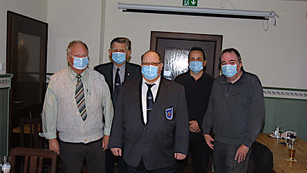 Der wiedergew&auml;hlte KSK-Vorsitzende Matthias Jentzsch (Bildmitte) mit seinen Vorstandskollegen Franz Jantschy (v. l.), Rudi Haberkorn, Heiner G&ouml;tz und Stefan Birnkammer.