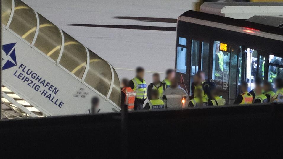 Am fr&uuml;hen Dienstagmorgen startete erneut ein Abschiebeflug von Leipzig-Halle nach Afghanistan.