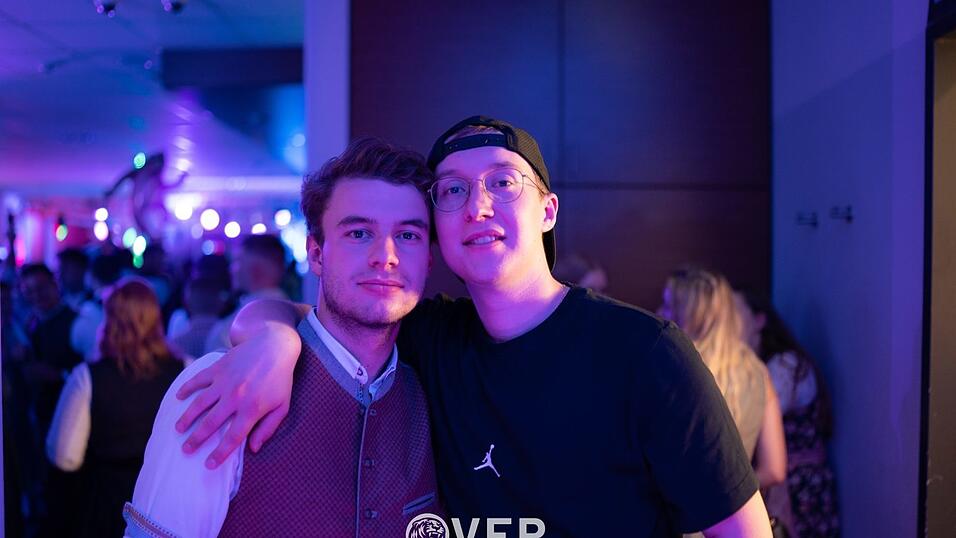 Auch am zweiten Volksfestfreitag schauten viele G&auml;ste im Overtime vorbei.