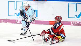 Von wegen auf dem Hosenboden gelandet - die DSC-ler finden wie hier Verteidiger Brett Humberstone derzeit stets einen Weg, erfolgreich zu sein. Von wegen auf dem Hosenboden gelandet - die DSC-ler finden wie hier Verteidiger Brett Humberstone derzeit stets einen Weg, erfolgreich zu sein.