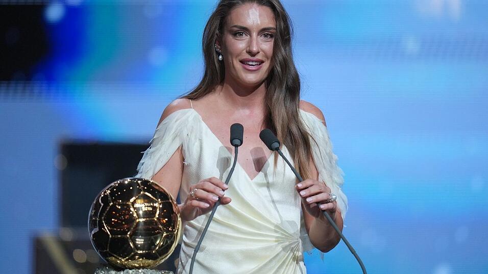 Alexia Putellas wurde als beste Fußballerin geehrt. Alexia Putellas wurde als beste Fußballerin geehrt.