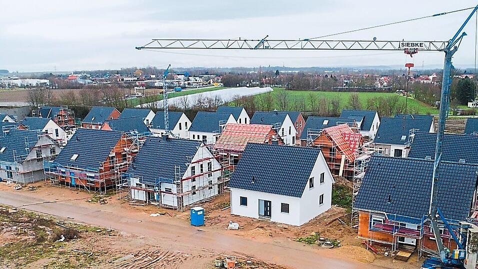 Der Standort eines Grundstücks oder eines Gebäudes ist in Bayern für die Berechnung der Grundsteuer unerheblich. Nur die Gemeinden haben durch die Hebesätze Einfluss auf die Höhe.