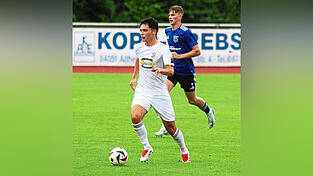 Treibt die &bdquo;Spiele&ldquo; weiter voran: Moritz Sossau (am Ball) bleibt der SVL als wichtiger Baustein im zentralen Mittelfeld erhalten.