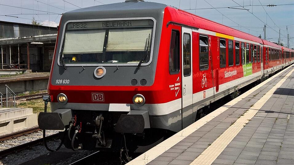 Viele Regionalzüge fahren mit einem Zugbegleiter. Die Eisen- und Verkehrsgewerkschaft (EVG) fordert deshalb seit Jahren Doppelbesetzungen. Doch eine generelle Pflicht dazu ist nicht in Sicht. Viele Regionalzüge fahren mit einem Zugbegleiter. Die Eisen- und Verkehrsgewerkschaft (EVG) fordert deshalb seit Jahren Doppelbesetzungen. Doch eine generelle Pflicht dazu ist nicht in Sicht.