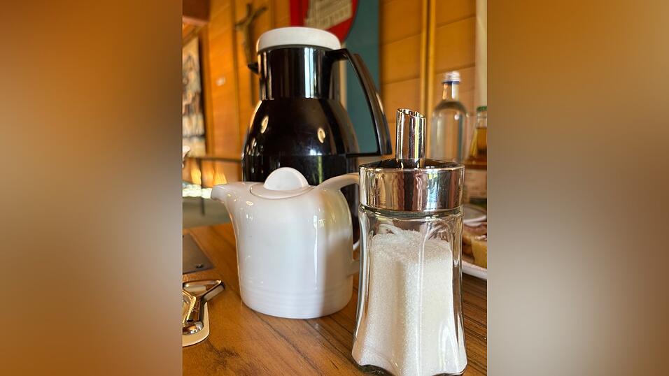 Bild mit Symbolcharakter: Zucker und Milch bekommen die Kreisräte nicht mehr in der Einwegverpackung auf den Tisch gestellt. Bild mit Symbolcharakter: Zucker und Milch bekommen die Kreisräte nicht mehr in der Einwegverpackung auf den Tisch gestellt.