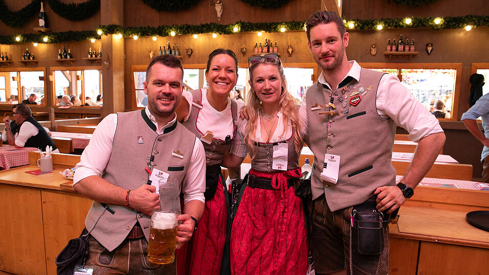 Die Partybilder vom Dienstag, 12. August, aus dem Festzelt Krönner. Die Partybilder vom Dienstag, 12. August, aus dem Festzelt Krönner.