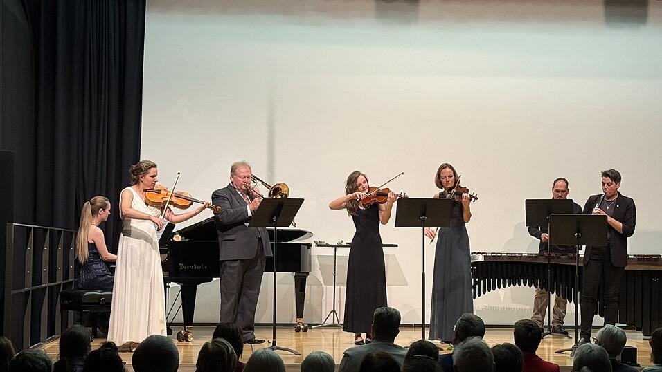 Eine gemeinsame Zugabe zum Schluss des Jubiläumskonzerts.