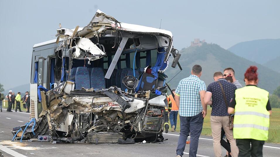28 Menschen sind bei dem Unfall verletzt worden.
