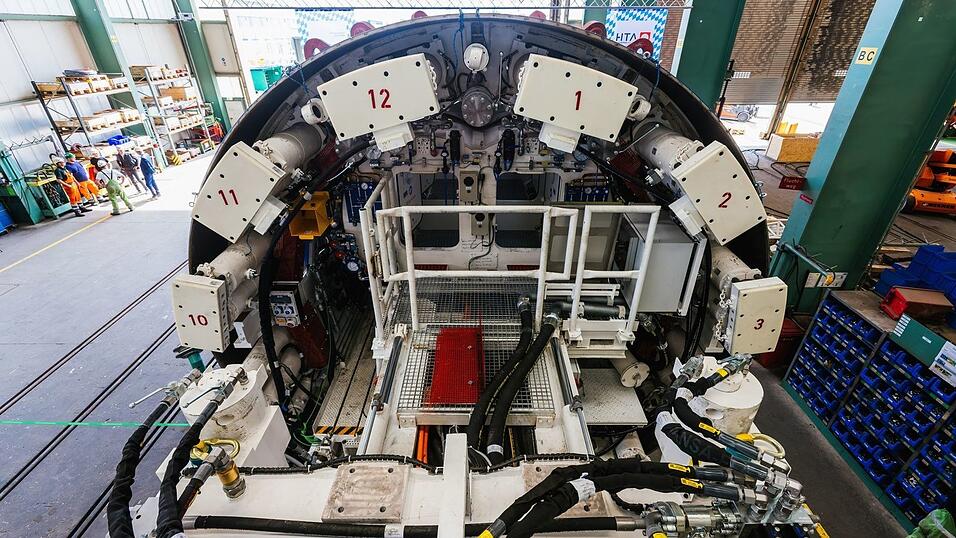 178 Meter lang und 700 Tonnen schwer ist die gigantische Spezialmaschine.