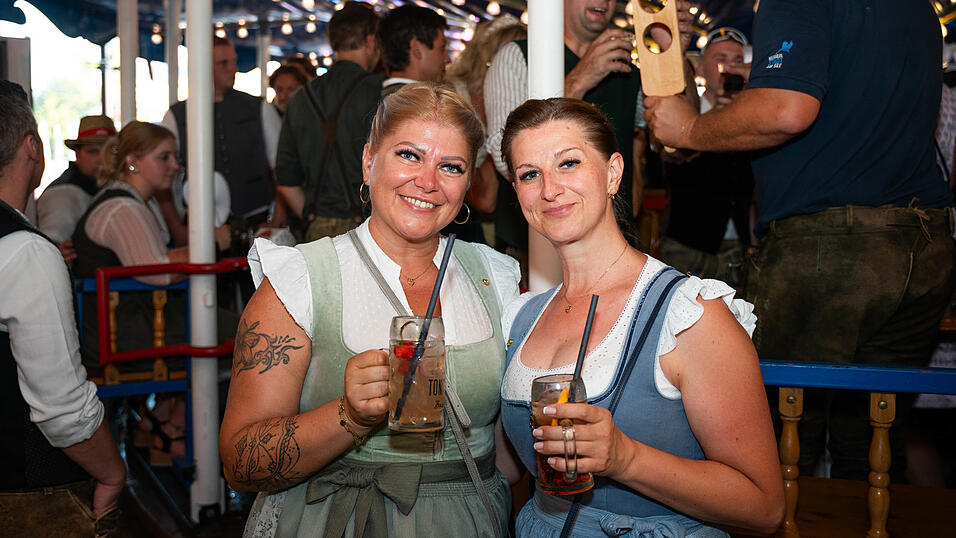 Die Partybilder vom Samstag, 15. August, aus dem Festzelt Wenisch. Die Partybilder vom Samstag, 15. August, aus dem Festzelt Wenisch.