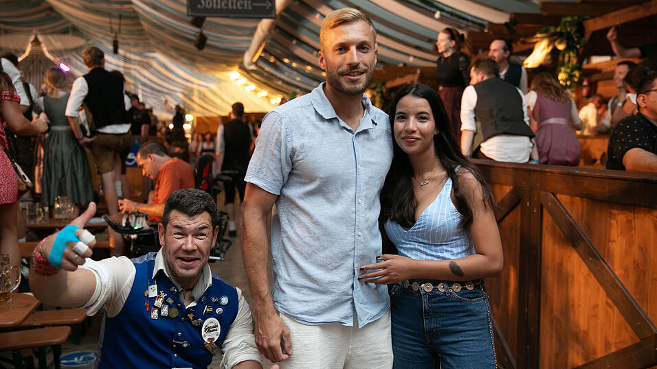 Die Partybilder vom Freitag, 15. August, aus dem Festzelt Wenisch. Die Partybilder vom Freitag, 15. August, aus dem Festzelt Wenisch.