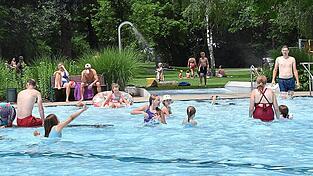 Badespaß für die ganze Familie verspricht der Tag der offenen Tür in der FreizeitWelle. Fotos: Karl W. Drexler Badespaß für die ganze Familie verspricht der Tag der offenen Tür in der FreizeitWelle. Fotos: Karl W. Drexler