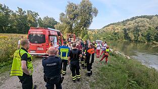 Zahlreiche Einsatzkräfte waren am Mittwochabend an der Isar im Einsatz.