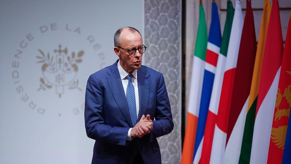 Merz hat eine milit&auml;rische Beteiligung Deutschlands an der Absicherung eines m&ouml;glichen Waffenstillstands in der Ukraine in Aussicht gestellt.