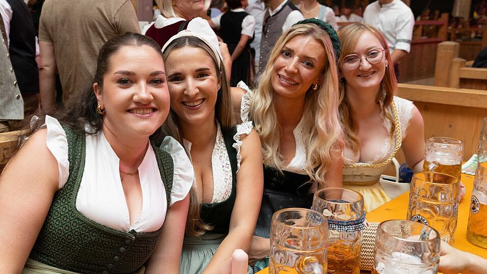 Die Partybilder vom Samstag, 8. August, aus dem Festzelt Weckmann. Die Partybilder vom Samstag, 8. August, aus dem Festzelt Weckmann.