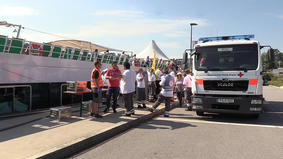 Magen-Darm-Infekt an Bord einer Donau-Kreuzfahrt! Etwa 120 G&auml;ste waren von Ungarn aus mit dem Schiff nach Passau gestartet. Dort mussten letztlich 13 Passagiere &auml;rztlich versorgt werden.