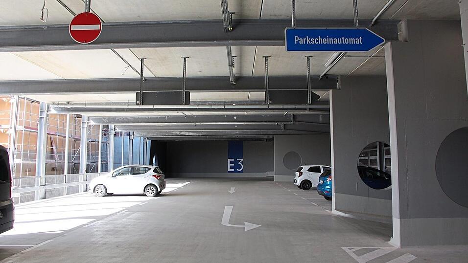 Noch bis 2021 dauert die Sanierung am Parkhaus am Schulberg an. Fotos: Schmid Noch bis 2021 dauert die Sanierung am Parkhaus am Schulberg an. Fotos: Schmid