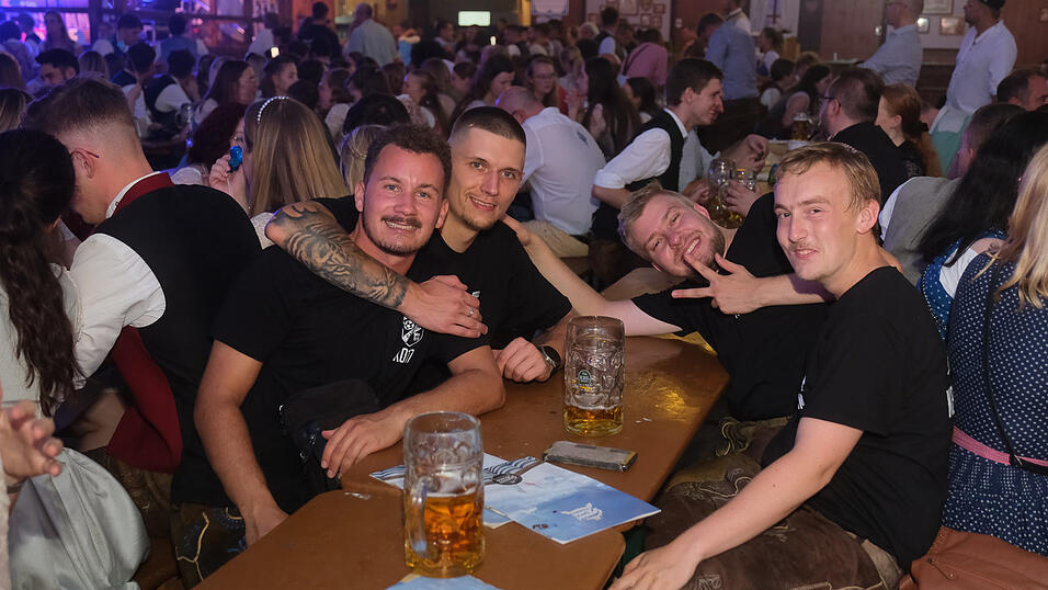 Die Partybilder vom Dienstag, 15. August 2023, aus dem Festzelt Wenisch. Die Partybilder vom Dienstag, 15. August 2023, aus dem Festzelt Wenisch.