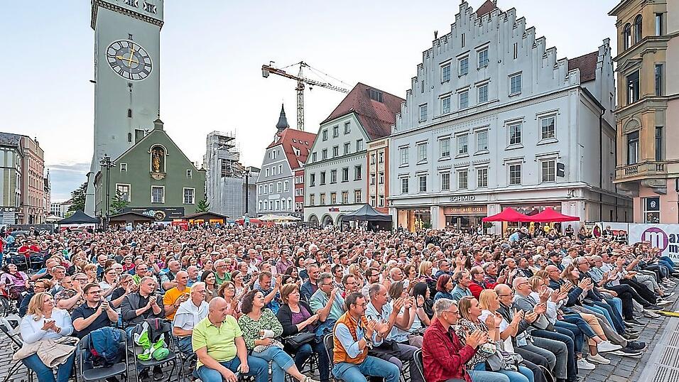 Gibt es ein schöneres Ambiente für ein Fest, als den Stadtplatz? Sicher nicht. Das hat das Stadtplatz-Open-Air erneut bestätigt. Gibt es ein schöneres Ambiente für ein Fest, als den Stadtplatz? Sicher nicht. Das hat das Stadtplatz-Open-Air erneut bestätigt.