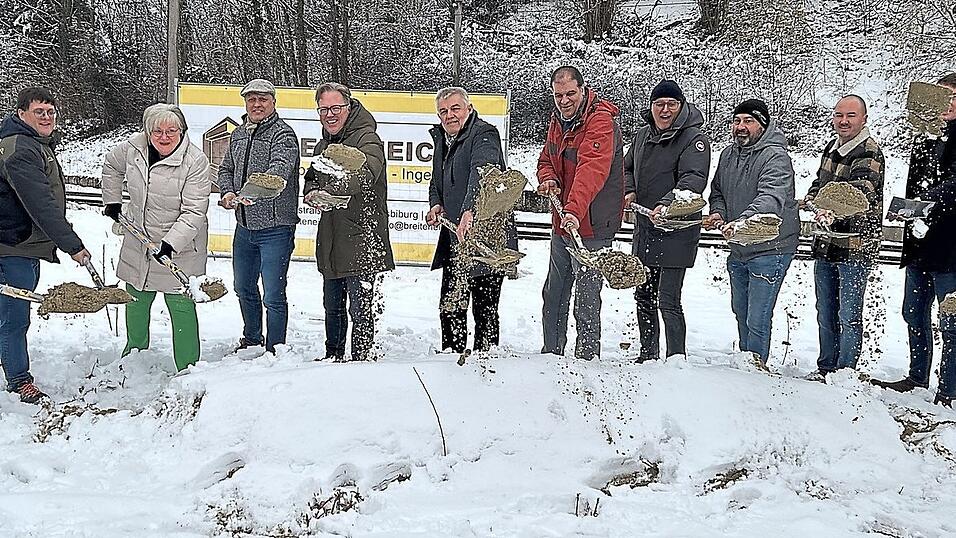 Offizieller Spatenstich am Unterreiterweg zum Neubau von sechs Mietwohnungen mit dauerhafter Anbindung an den sozialen Wohnungsbau.