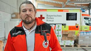 Die Prognose von Rettungsdienstleiter Markus Mühlbauer für die kommenden Wochen ist eher düster: 'Es kann leicht sein, dass sich die Situation weiter zuspitzt, zumal wir ja den Zahlen quasi immer 14 Tage hinterherlaufen.' Die Prognose von Rettungsdienstleiter Markus Mühlbauer für die kommenden Wochen ist eher düster: 'Es kann leicht sein, dass sich die Situation weiter zuspitzt, zumal wir ja den Zahlen quasi immer 14 Tage hinterherlaufen.'