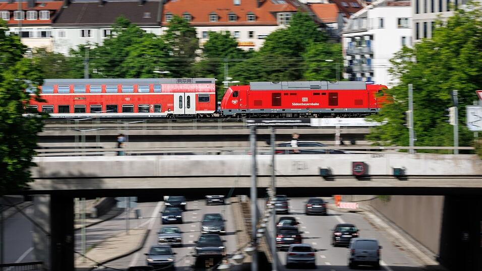 Ein Zug der Südostbayernbahn, wie er zwischen München und Mühldorf im Einsatz ist. (Archivbild) Ein Zug der Südostbayernbahn, wie er zwischen München und Mühldorf im Einsatz ist. (Archivbild)