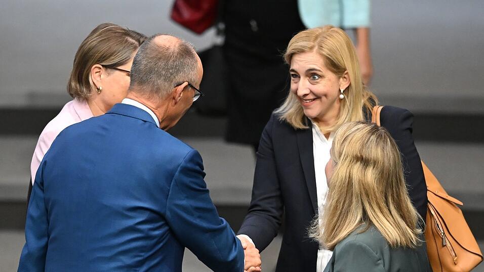 Gesundheitsministerin Warken machte deutlich, dass Vergütungen weiter steigen können. (Archivbild) Gesundheitsministerin Warken machte deutlich, dass Vergütungen weiter steigen können. (Archivbild)