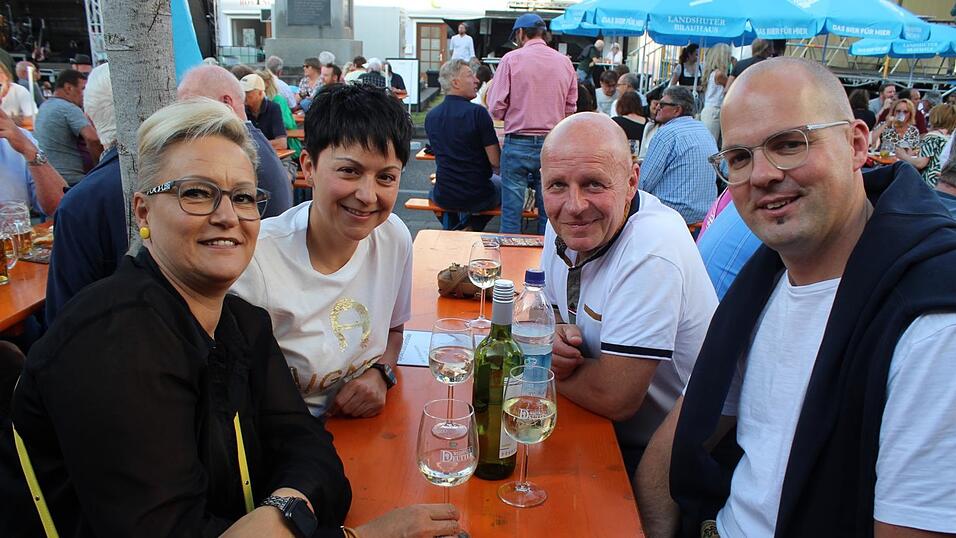 Viele Landshuter genossen ihren Freitagabend auf dem Bismarckplatzfest.