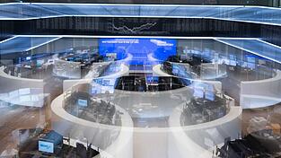 Börsensaal in Frankfurt: Weltweit geraten die Aktienmärkte unter Druck wegen des Iran-Kriegs Börsensaal in Frankfurt: Weltweit geraten die Aktienmärkte unter Druck wegen des Iran-Kriegs