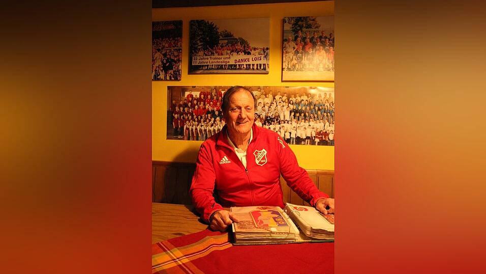 Mit 70 viel erlebt: Für den Fototermin blättert Jubilar Alois Kreis in den Privatarchiven, die von der glorreichen Landesliga-Zeit des 1. FC Miltach künden. Doch der einstige Trainer hängt nicht in der Vergangenheit fest. Gemeinsam mit Roland Heigl ist er Fußball-Abteilungsleiter seines Herzensvereins. Denn auch Kreis-Liga ist spannend... Mit 70 viel erlebt: Für den Fototermin blättert Jubilar Alois Kreis in den Privatarchiven, die von der glorreichen Landesliga-Zeit des 1. FC Miltach künden. Doch der einstige Trainer hängt nicht in der Vergangenheit fest. Gemeinsam mit Roland Heigl ist er Fußball-Abteilungsleiter seines Herzensvereins. Denn auch Kreis-Liga ist spannend...