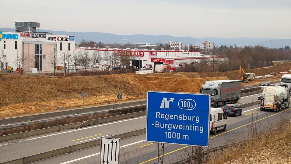 In Regensburg sind Kampfmittelreste ohne Sprengstoff und Zünder gefunden worden.