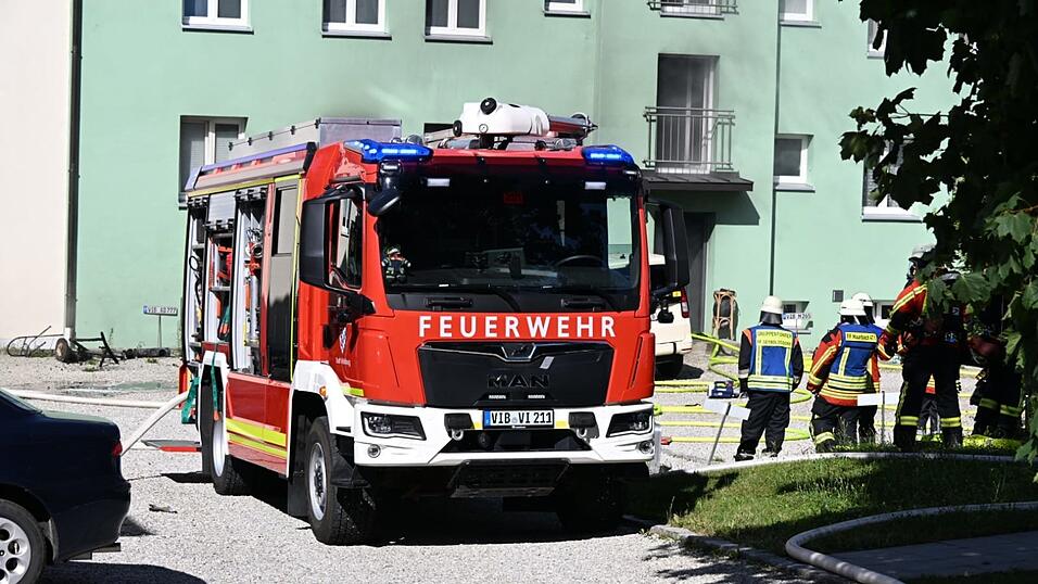 Der Brand sorgte f&uuml;r ein Gro&szlig;aufgebot an Feuerwehr, Rettungskr&auml;ften und Polizei.