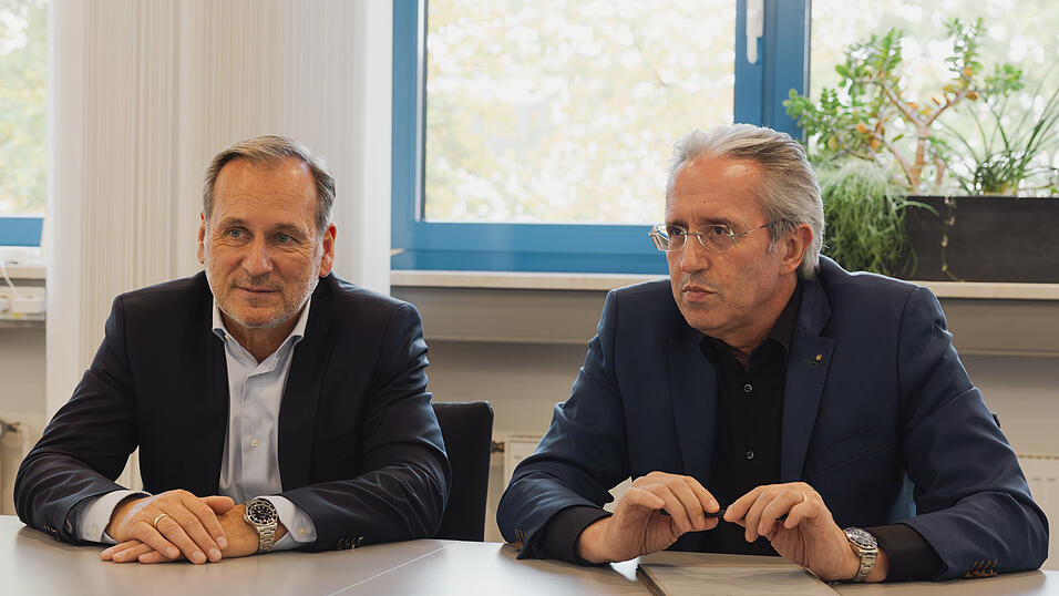 Peter Steinl (l.) und Georg Holzinger im Interview zum Einstieg von Shibaura bei dem Altdorfer Familienbetrieb