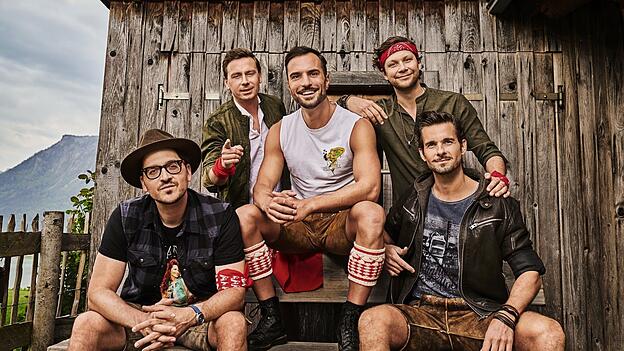 2019 starteten die f&uuml;nf Musiker der Mountain Crew durch. Am kommenden Mittwoch rocken sie auf dem Bad K&ouml;tztinger Pfingstvolksfest.