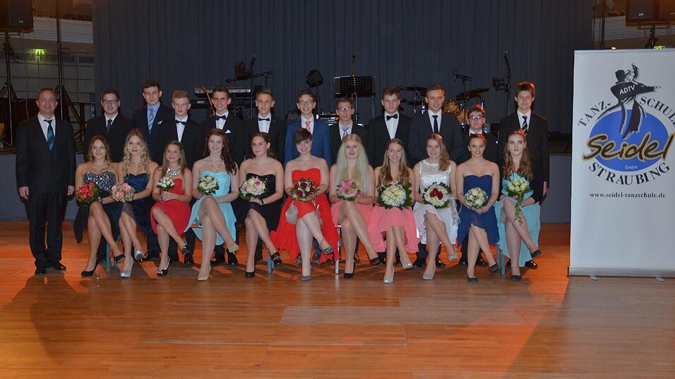 Die Bilder vom Abschlussball der Tanzschule Seidel in der Fraunhofer-Halle am 28. November. Die Bilder vom Abschlussball der Tanzschule Seidel in der Fraunhofer-Halle am 28. November.