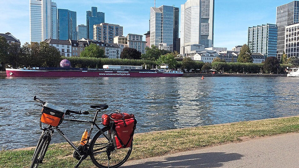 Ob als Radreise, Kurzurlaub oder Tagesausflug mit dem Rad - alle Radler sind eingeladen, an der rund 15-minütigen Online-Umfrage teilzunehmen. Ob als Radreise, Kurzurlaub oder Tagesausflug mit dem Rad - alle Radler sind eingeladen, an der rund 15-minütigen Online-Umfrage teilzunehmen.