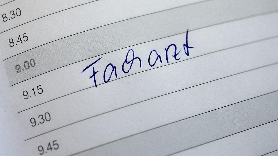 Wer in Deutschland einen Facharzttermin braucht, muss häufig viel Geduld haben. (Symbolfoto) Wer in Deutschland einen Facharzttermin braucht, muss häufig viel Geduld haben. (Symbolfoto)