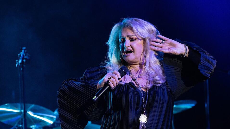 S&auml;ngerin Bonnie Tyler befindet sich zwar auf dem Weg der Besserung, muss ihre f&uuml;r den Sommer geplanten Konzerte jedoch absagen. (Archivbild)