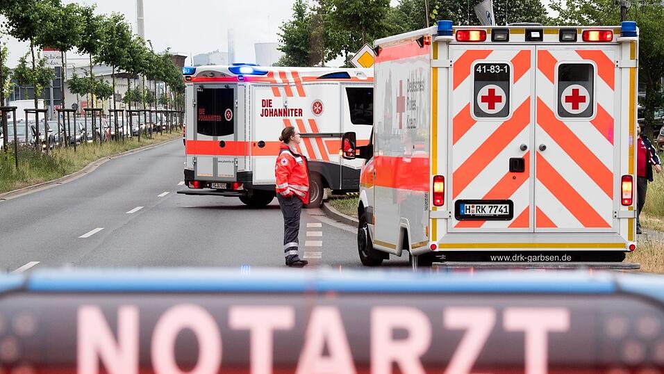 Notfallsanit&auml;ter d&uuml;rfen bei Patienten jetzt etwa einen Zugang legen oder Schmerzmittel geben. Das soll Erleichterung bei der angespannten not&auml;rztlichen Versorgungslage bringen.