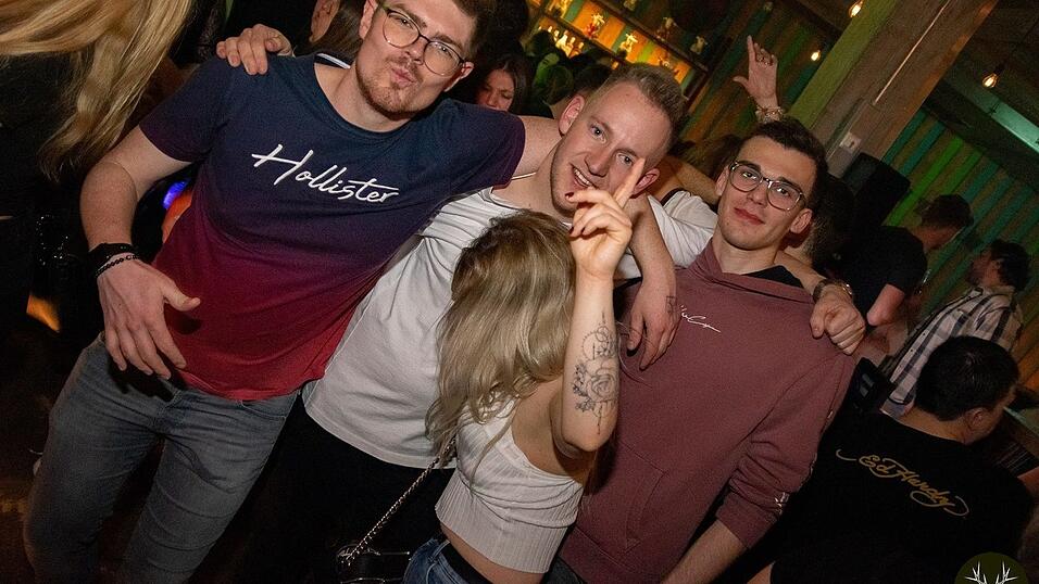 Die Stimmung bei den Partygängern am Samstagabend war prächtig. Die Stimmung bei den Partygängern am Samstagabend war prächtig.