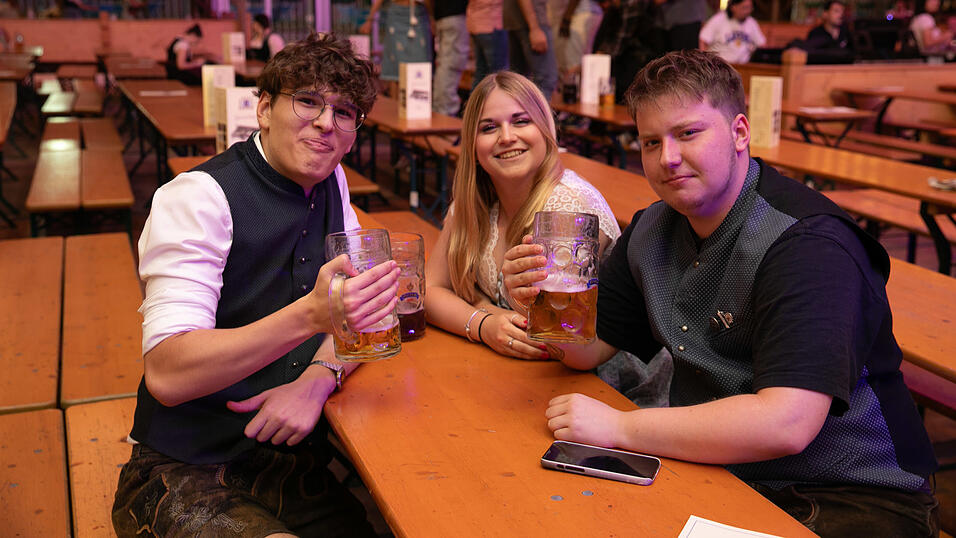 Die Partybilder vom Sonntag, 17. August, aus dem Festzelt Reisinger. Die Partybilder vom Sonntag, 17. August, aus dem Festzelt Reisinger.