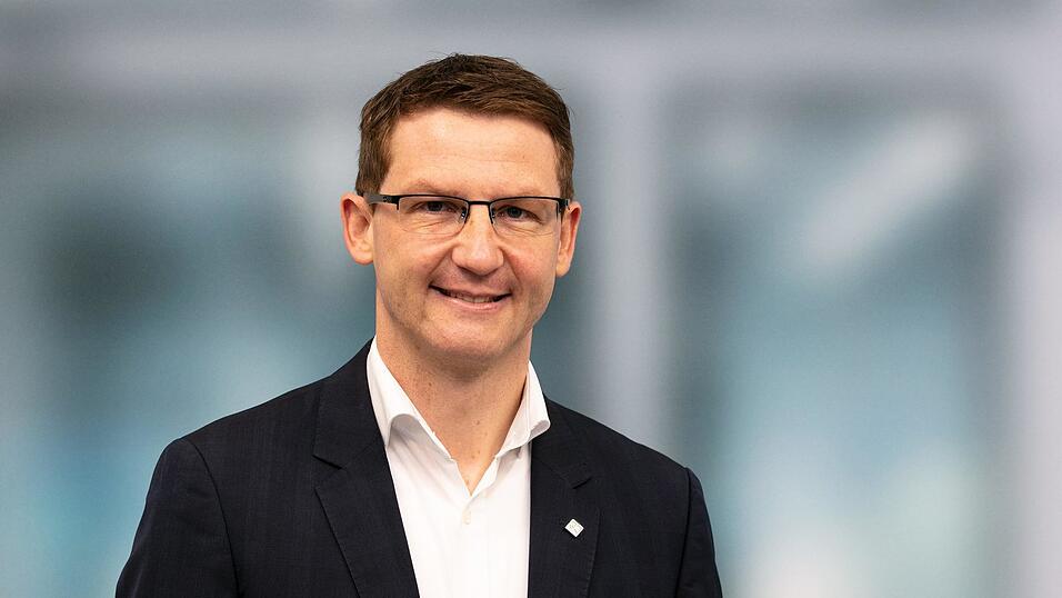 Florian Bielmeier kommt aus Regen und ist 37 Jahre alt. Florian Bielmeier kommt aus Regen und ist 37 Jahre alt.