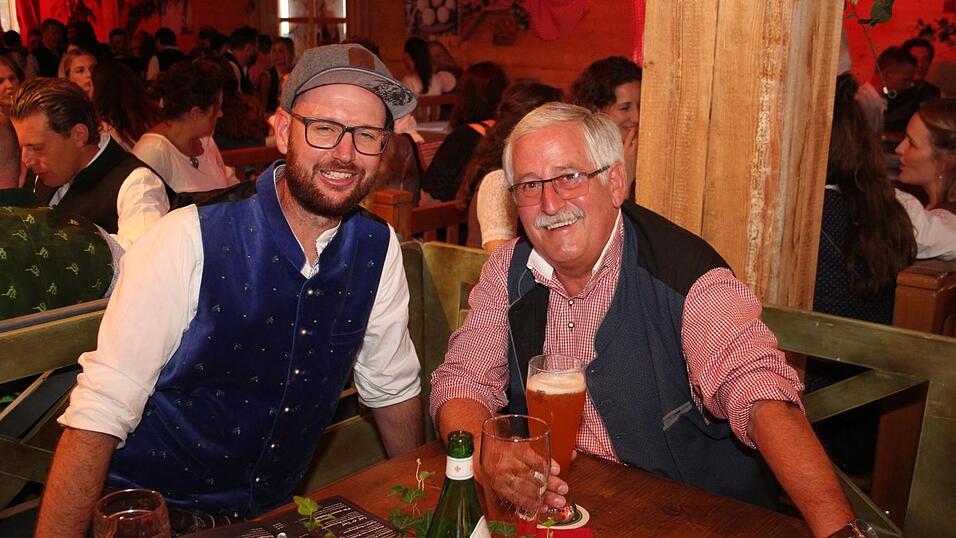 Viele Landshuter feierten am Freitagabend auf der Bartlmädult. Viele Landshuter feierten am Freitagabend auf der Bartlmädult.