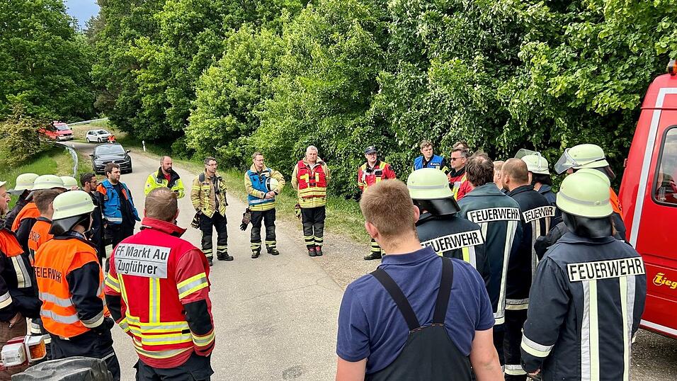 Zahlreiche Mitglieder der Feuerwehren Au, Reichertshausen und Haslach waren vor Ort.