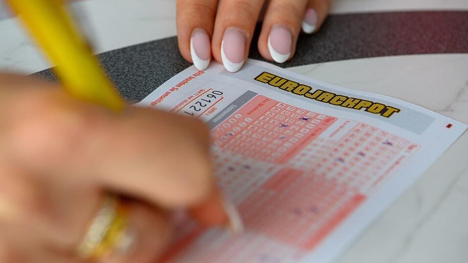 Eine neue Chance auf den prall gefüllten Eurojackpot gibt es am Dienstag. Eine neue Chance auf den prall gefüllten Eurojackpot gibt es am Dienstag.