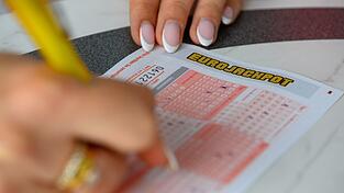 Eine neue Chance auf den prall gefüllten Eurojackpot gibt es am Dienstag. Eine neue Chance auf den prall gefüllten Eurojackpot gibt es am Dienstag.