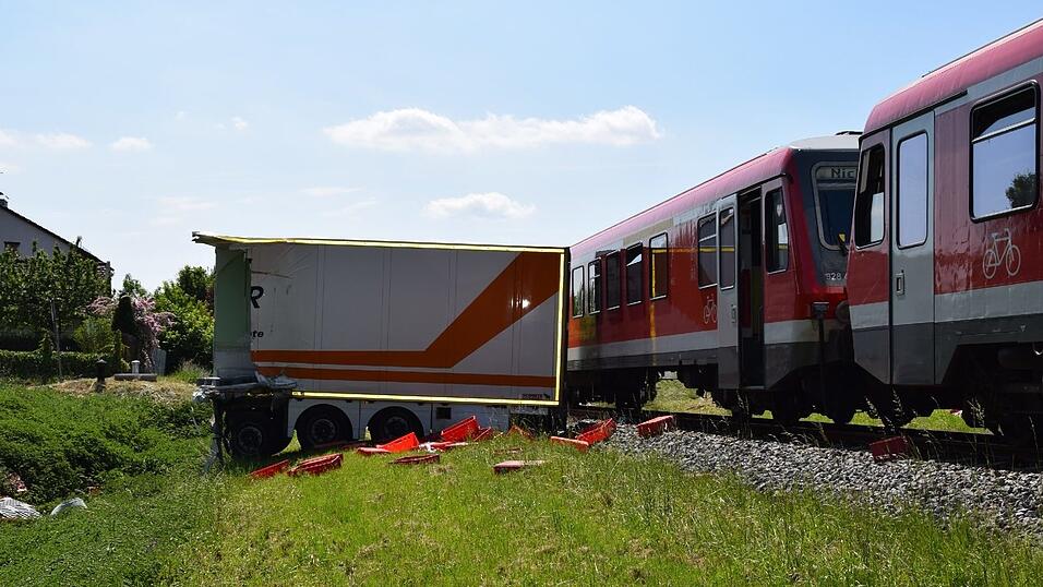 Am Bahnübergang Ostsiedlung ist es am Donnerstagnachmittag zu einem Unfall gekommen.
