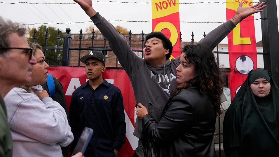 In St&auml;dten wie Chicago und Los Angeles habe man mit Gewalt auf Proteste reagiert, hei&szlig;t es im &laquo;World-Report 2026&raquo; von Human Rights Watch. (Archivbild)